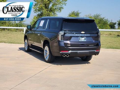 Used 2025 Chevrolet Suburban Premier RWD image 8
