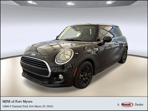 Used 2018 MINI Cooper 2-Door Hardtop FWD image 1