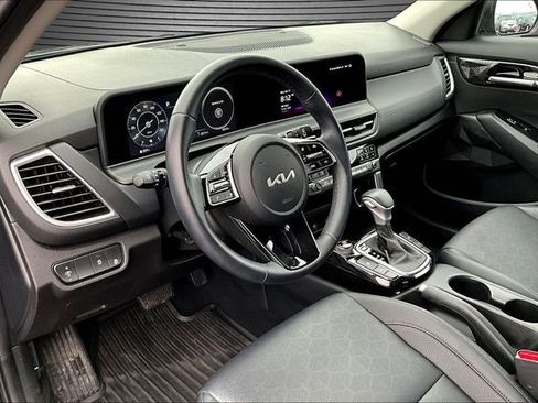 Used 2024 Kia Seltos EX image 16