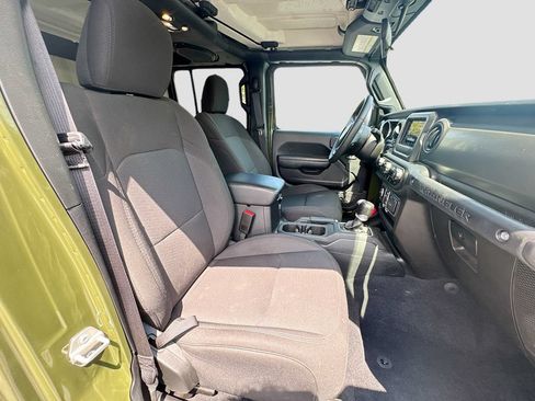 Used 2023 Jeep Wrangler Unlimited AWD/4WD image 30