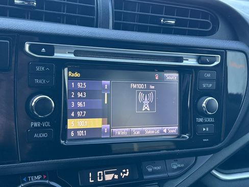 Used 2016 Toyota Prius C image 18