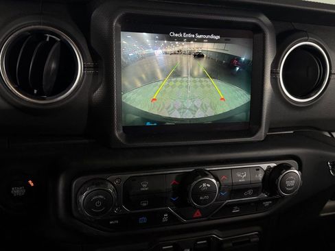 Used 2023 Jeep Wrangler Unlimited Sahara image 16