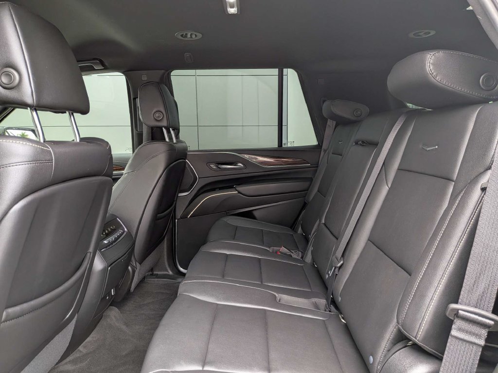 Used 2022 Cadillac Escalade Luxury w/ LPO, Floor Liner Package AWD/4WD image 15
