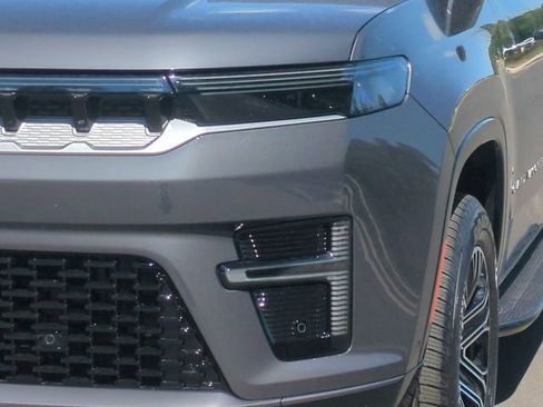 New 2026 Jeep Grand Wagoneer 4WD image 17