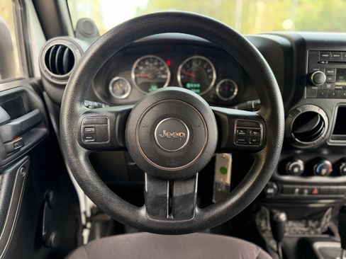 Used 2014 Jeep Wrangler Sport image 39