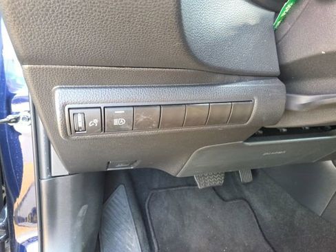 Used 2025 Toyota Corolla SE w/ SE Premium Package FWD image 15