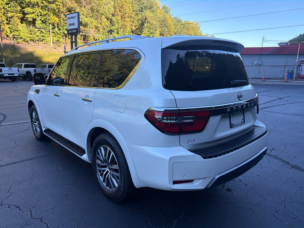 Used 2024 Nissan Armada SL w/ Captain's Chairs Package AWD/4WD image 3