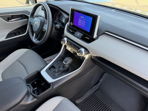 Used 2023 Toyota RAV4 XLE Premium image 20