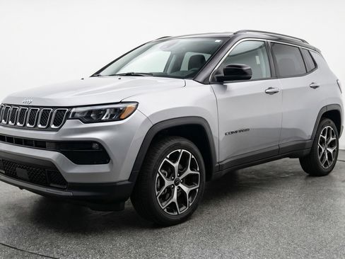 Used 2025 Jeep Compass Limited AWD/4WD image 3