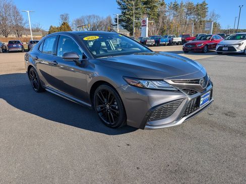Used 2022 Toyota Camry XSE image 8