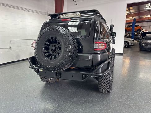 Used 2014 Toyota FJ Cruiser 4WD w/ Upgrade Package image 4