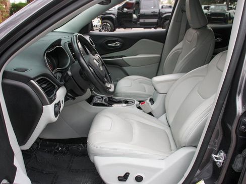 Used 2020 Jeep Cherokee Limited image 17