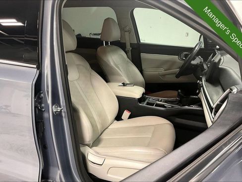 Used 2025 Kia Sorento S FWD image 9