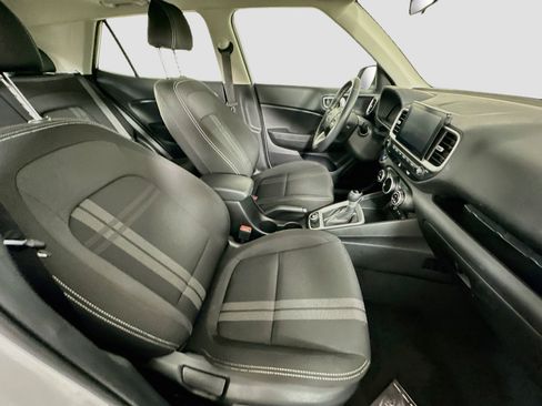 Used 2025 Hyundai Venue SEL FWD image 30