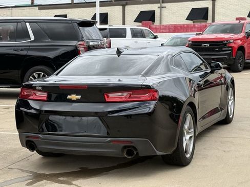Used 2018 Chevrolet Camaro LT w/ Technology Package RWD image 4