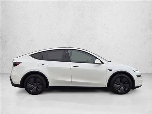 Used 2026 Tesla Model Y AWD image 4