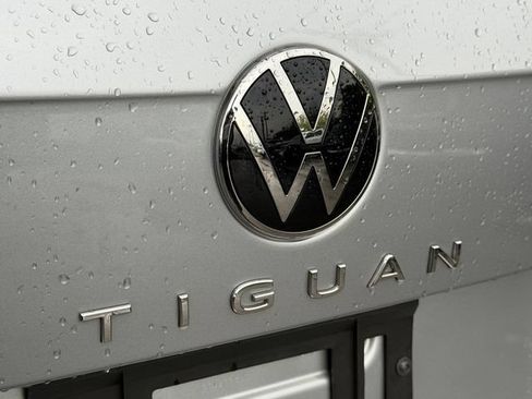Used 2023 Volkswagen Tiguan SE FWD image 9