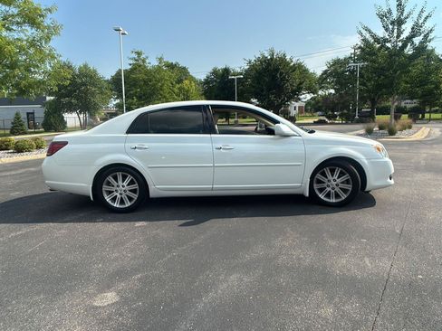 Used 2010 Toyota Avalon Limited FWD image 10