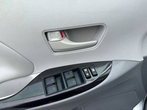 Used 2013 Toyota Sienna LE FWD image 17