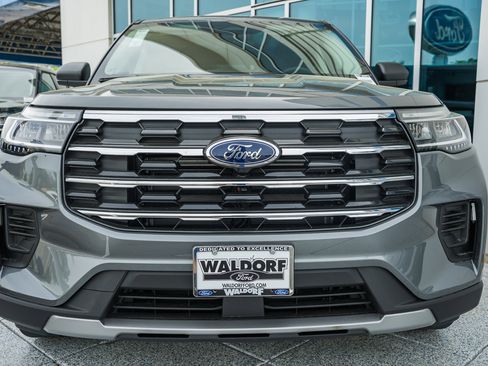 New 2026 Ford Explorer Active image 2