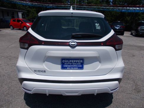 Used 2022 Nissan Kicks S FWD image 4