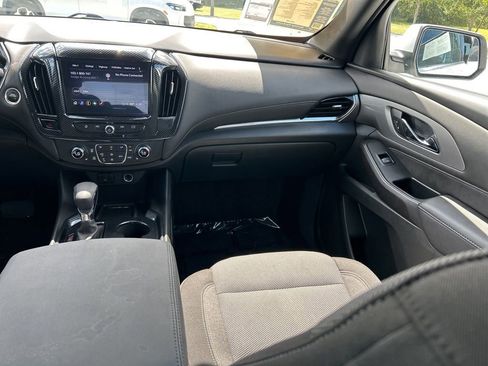 Used 2022 Chevrolet Traverse LT FWD image 11