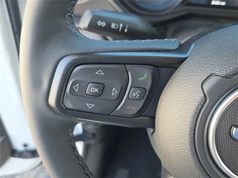 Used 2025 Jeep Gladiator High Tide image 18