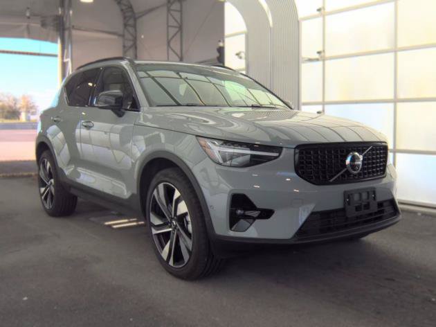 Used 2026 Volvo XC40 B5 Plus AWD/4WD image 3