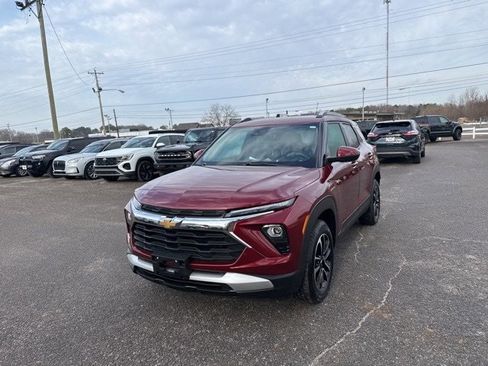 Used 2025 Chevrolet TrailBlazer LT w/ Driver Confidence Package image 5