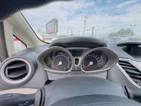 Used 2013 Ford Fiesta SE image 20