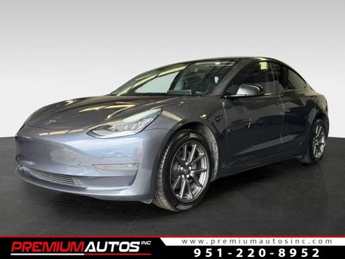 Used 2020 Tesla Model 3 Standard Range RWD image 1