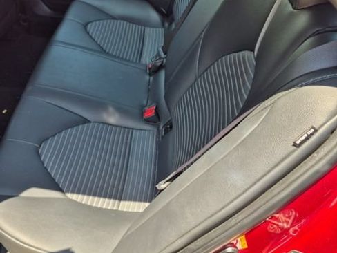Used 2018 Toyota Camry SE FWD image 3