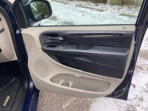 Used 2014 Dodge Grand Caravan SXT image 23