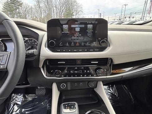 Used 2023 Nissan Rogue SL w/ SL Premium Package image 14