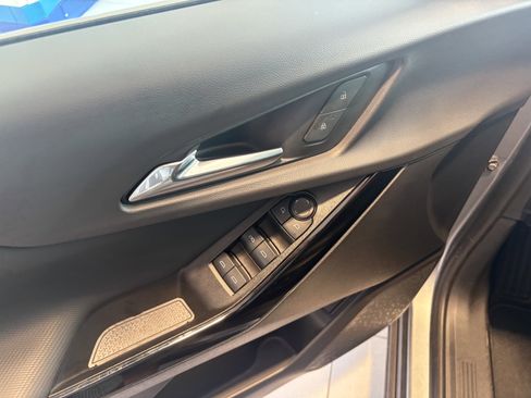 Used 2025 Chevrolet Equinox LT w/ Convenience Package II image 9