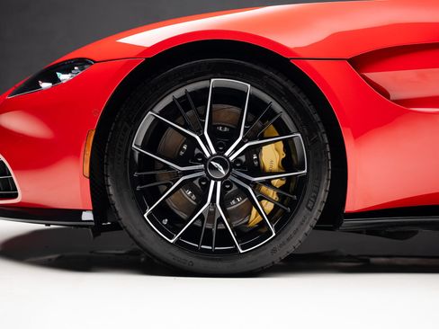 Used 2023 Aston Martin V8 Vantage Coupe RWD image 19