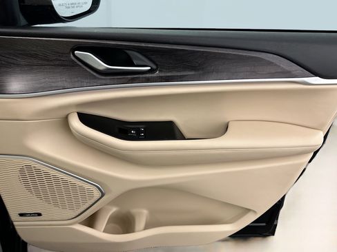 Used 2022 Jeep Grand Cherokee L Limited image 35