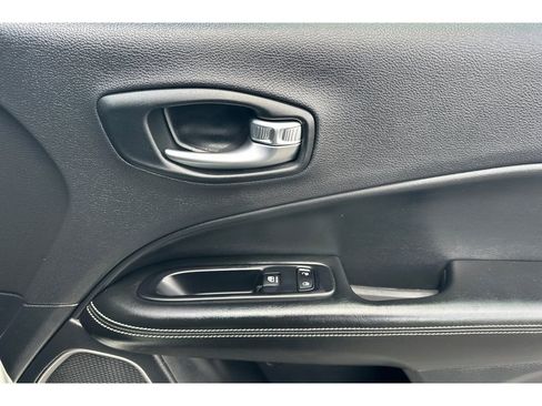 Used 2021 Jeep Compass Latitude image 20