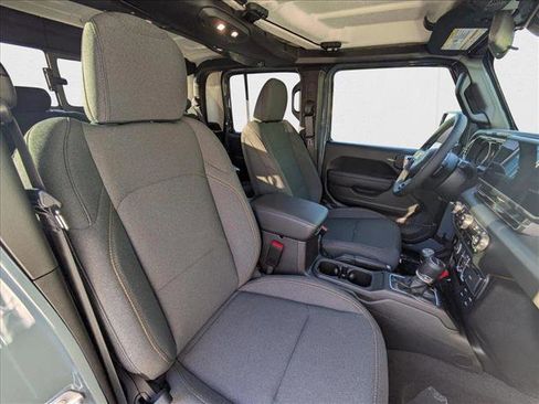 New 2025 Jeep Gladiator Sport image 17