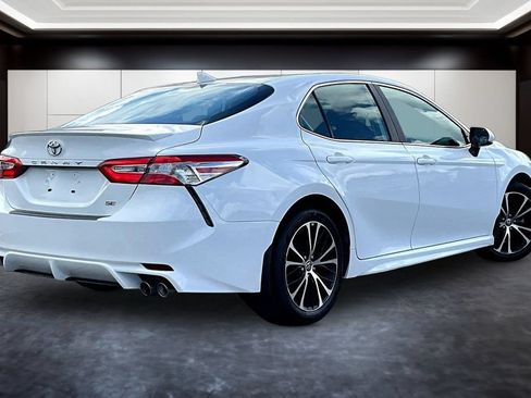 Used 2020 Toyota Camry SE FWD image 6