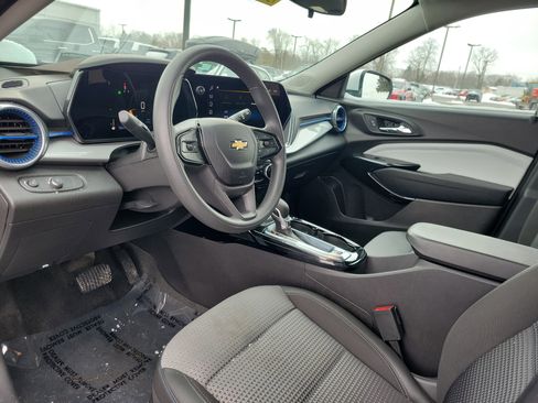 Used 2025 Chevrolet Trax LT image 19