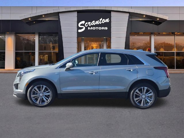 Used 2024 Cadillac XT5 Premium Luxury AWD/4WD image 2