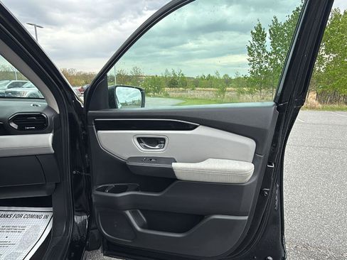 Used 2023 Honda Pilot LX image 18