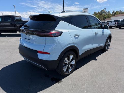 Used 2023 Chevrolet Bolt EUV LT w/ Convenience Package image 3