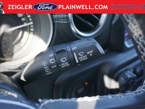 Used 2023 Jeep Wrangler Unlimited Sahara w/ Cold Weather Group AWD/4WD image 27