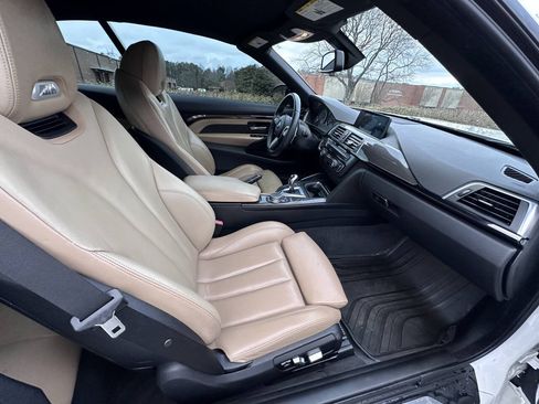 Used 2016 BMW M4 Convertible w/ Executive Package RWD image 10