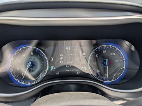 Used 2023 Chrysler Pacifica Touring-L FWD image 21