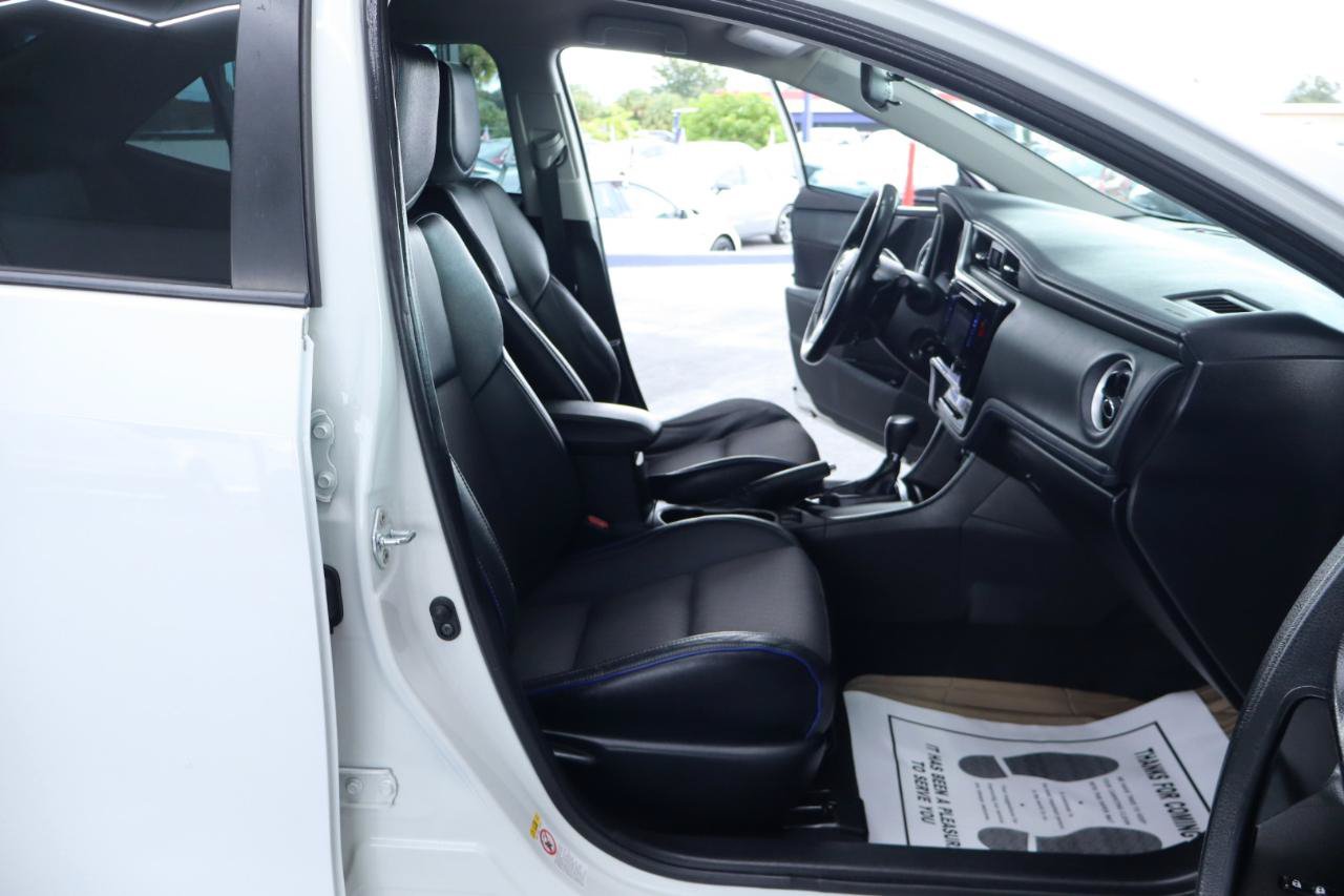 Used 2018 Toyota Corolla SE FWD image 35