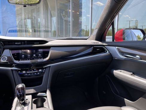 Used 2025 Cadillac XT6 Premium Luxury w/ Platinum Package AWD/4WD image 37