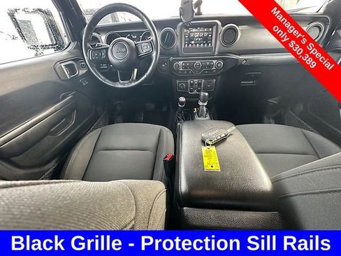 Used 2021 Jeep Gladiator Willys image 17